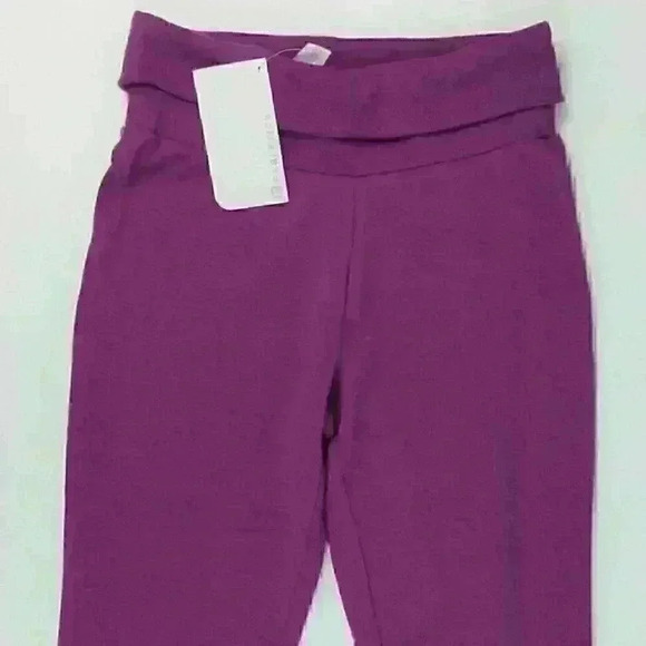 NEW! Fabletics Women’s S Fold Capri Pants - Picture 1 of 4